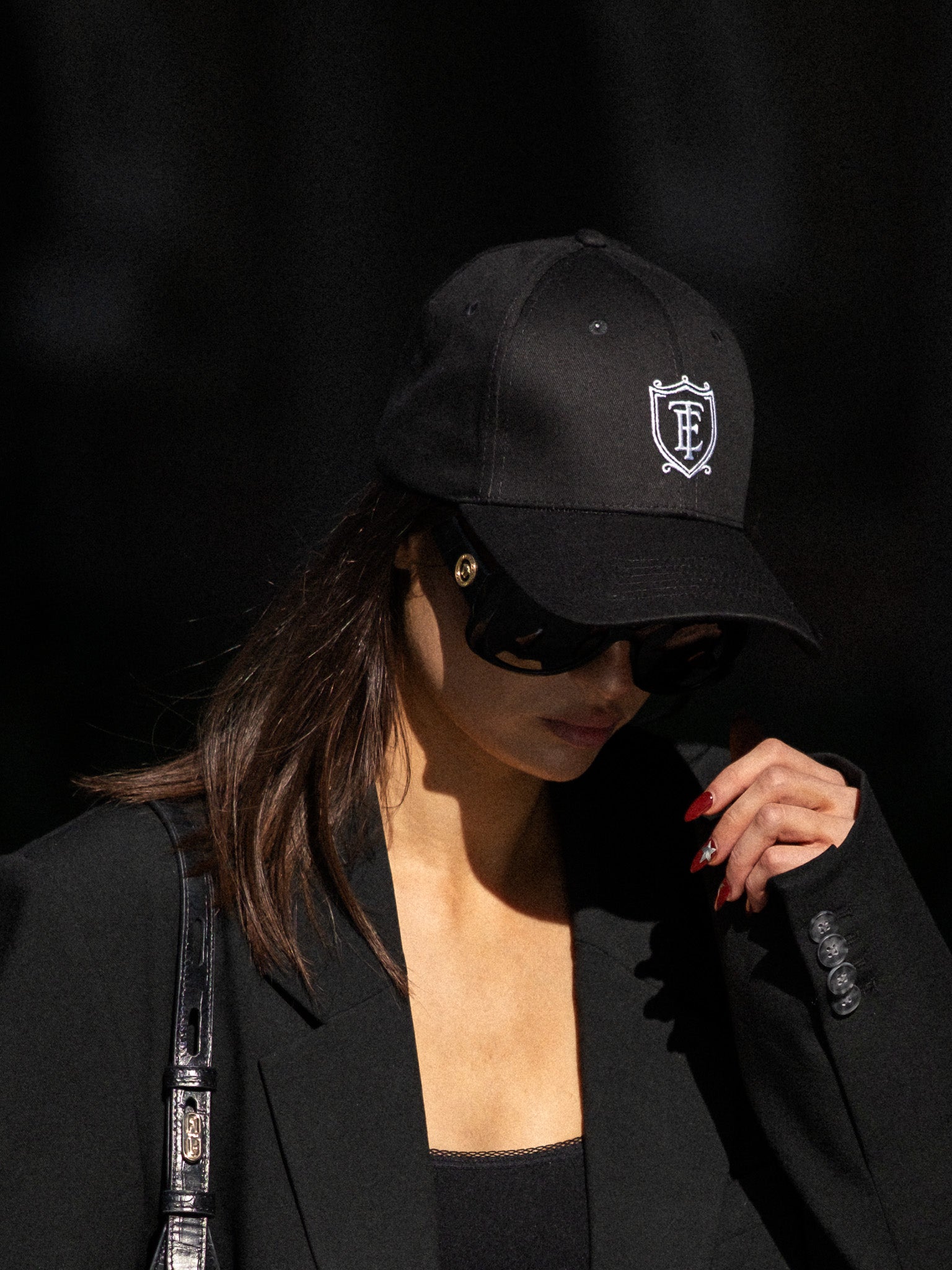 The Crest Cap - Black