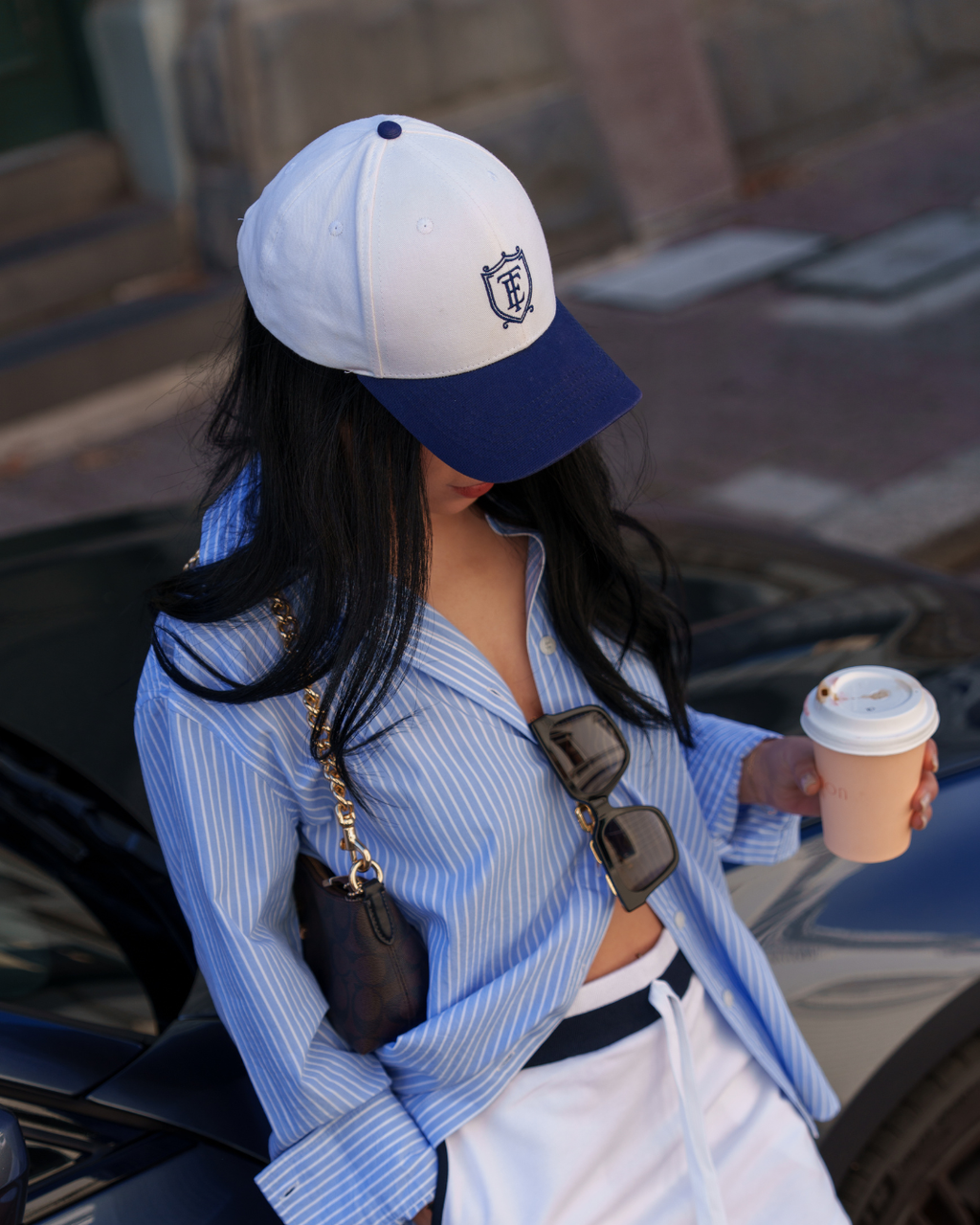 The Crest Cap - White / Navy