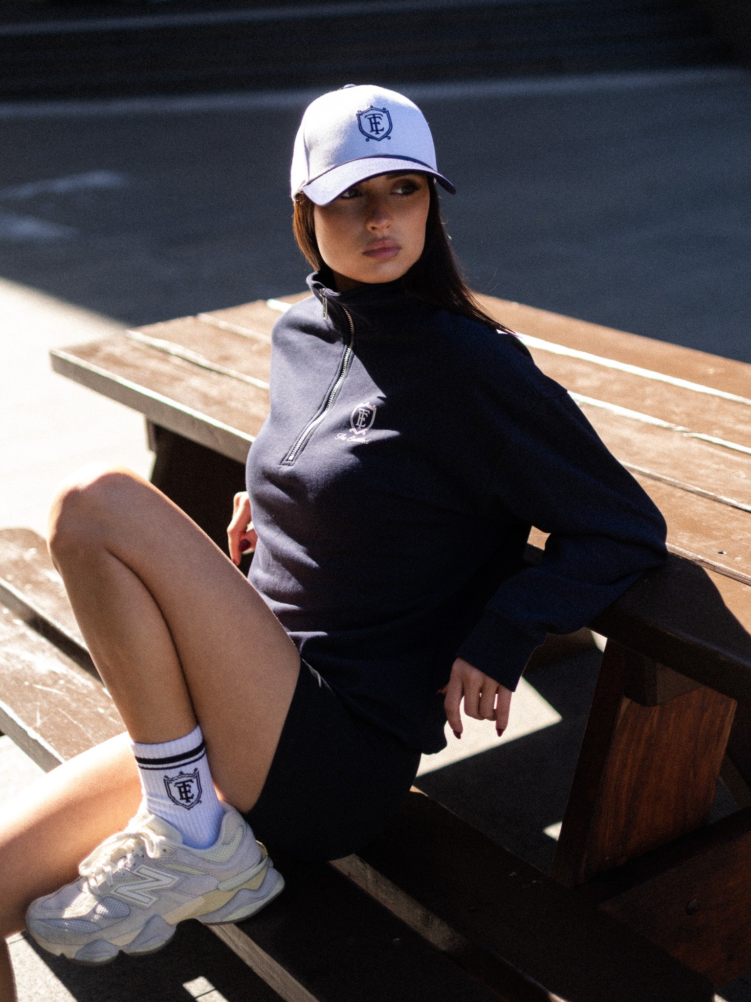 The Crest Cap - White / Navy